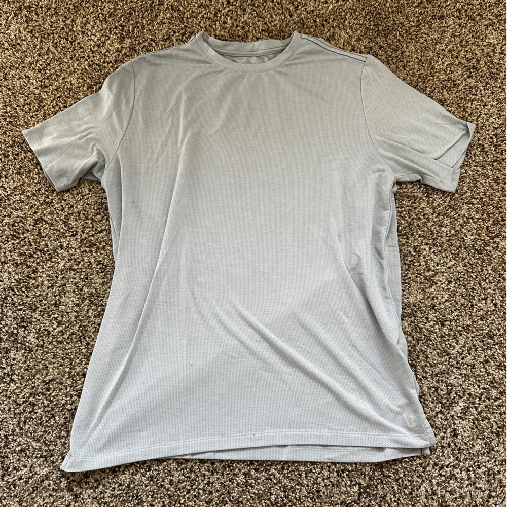 Men's Gray Vuori workout t-shirt